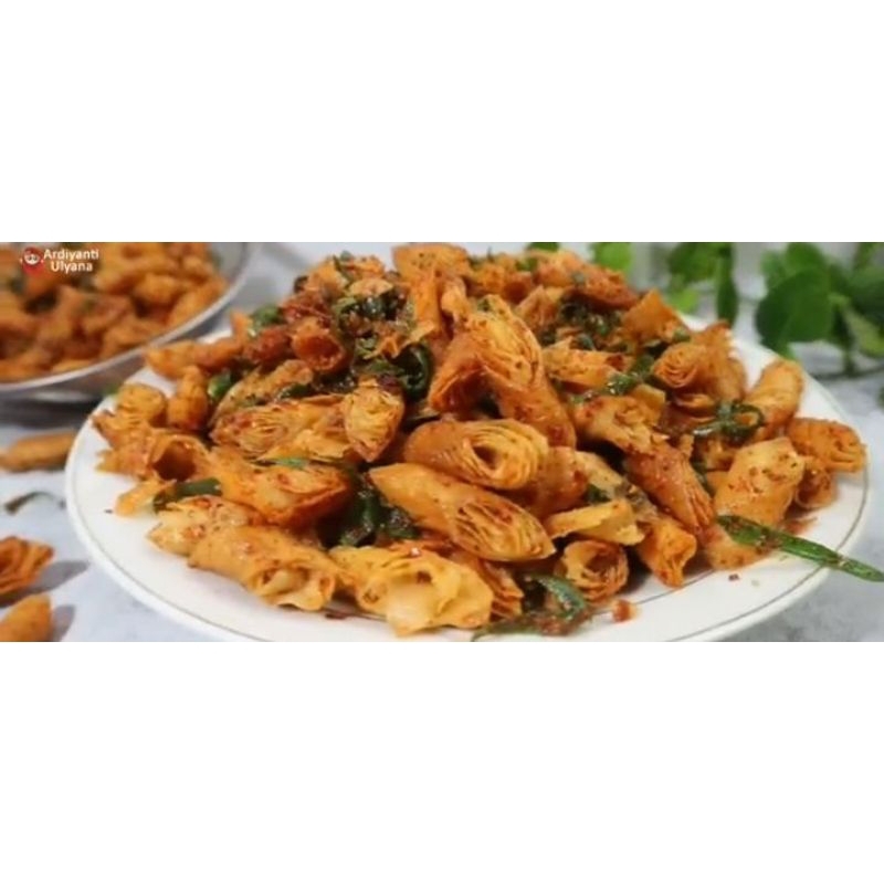 

Cemilan enak dan renyah lumring rasa pedas 5 pcs