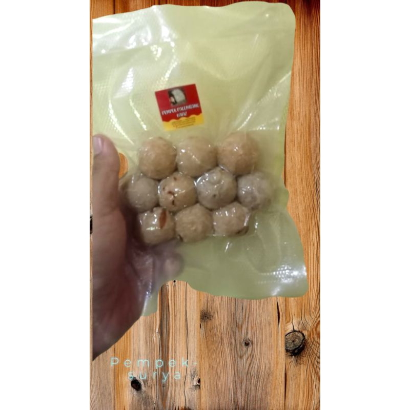 

pempek adaan asli ikan tenggiri isi 10pc + cuka