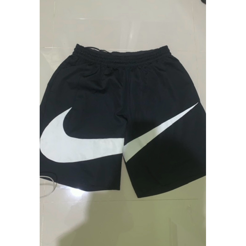 short pans nike big swoosh