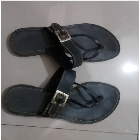 Sandal Jepit wanita warna hitam - bekas