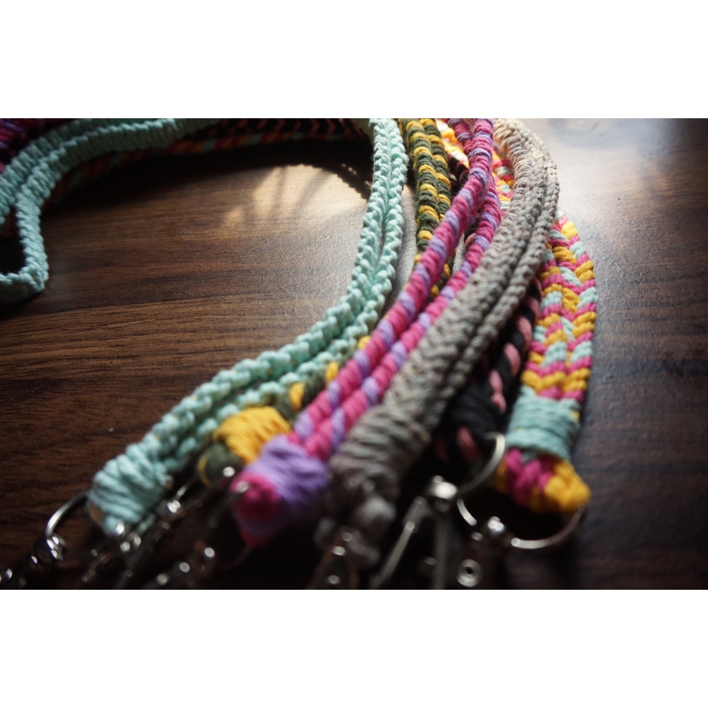 

Lanyard Macrame Motif Polos Erika