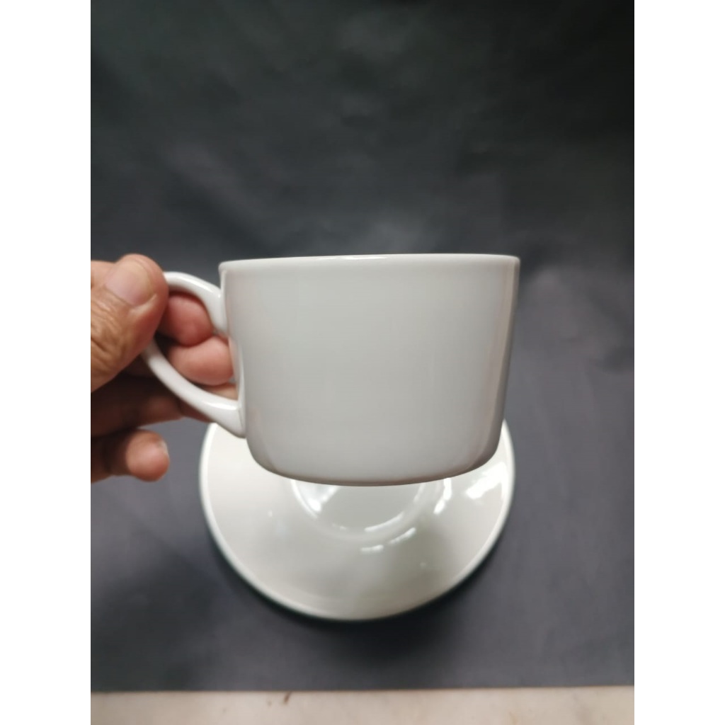 Cangkir kopi dan teh berserta tatakan bahan keramik Warna putih KPB02