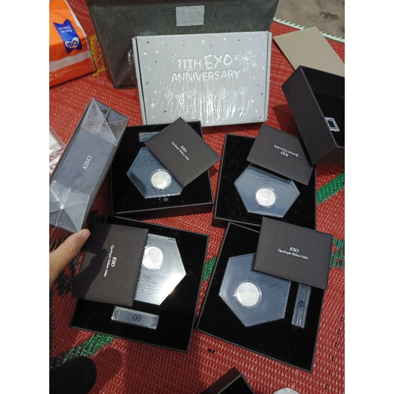medal Exo Baekhyun Chanyeol chen party package
