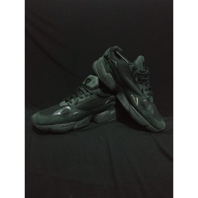 Sepatu Second / Sepatu Bekas Adidas Torsion Full Black - Size : 44 - Insole : 28 cm - sneaker - runn