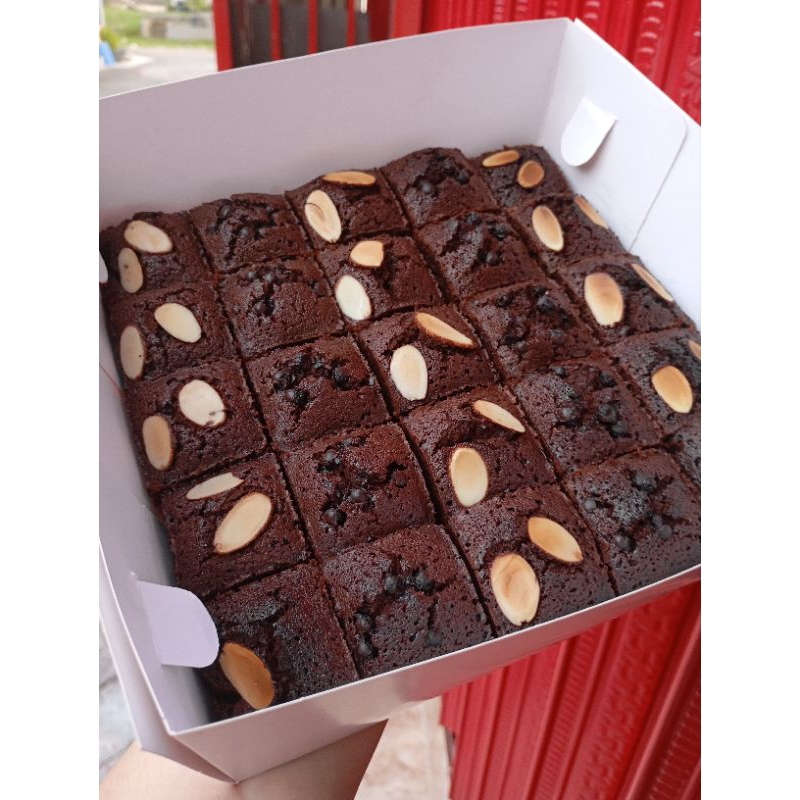 

RASHELIA BROWNIES KUKUS