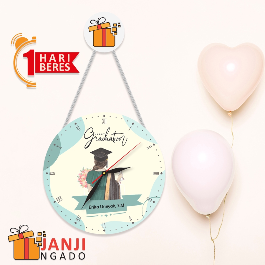 Jam Dinding Gantung Hampers Wisuda Hadiah Graduation Souvenir Seminar Kampus Custom Nama Anak Cewe