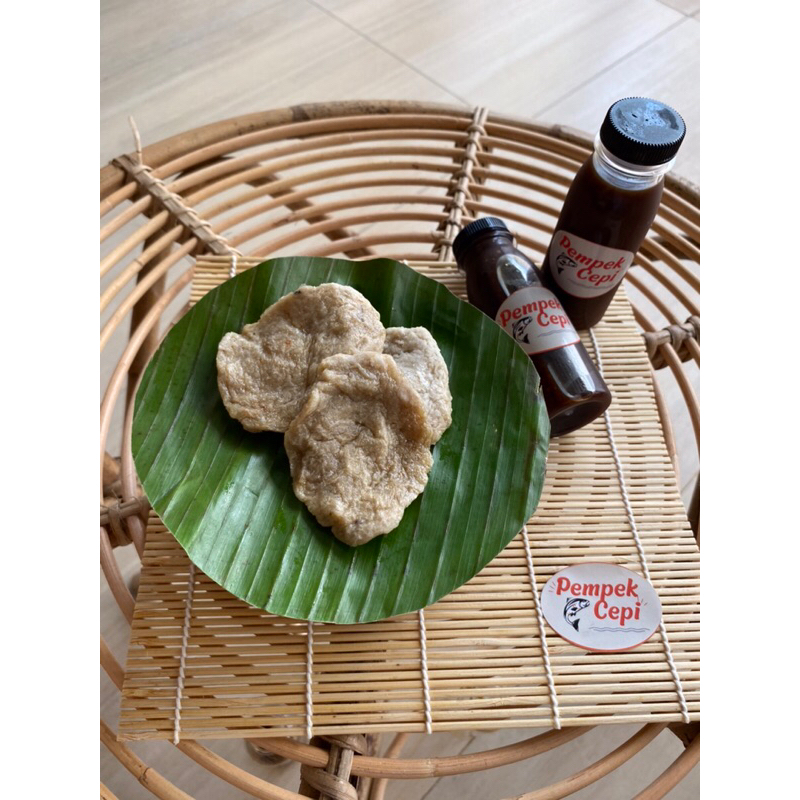 

JUN 20 Pcs Pempek Palembang Empek Pempek Ikan Mix / Campur Free Cuko
