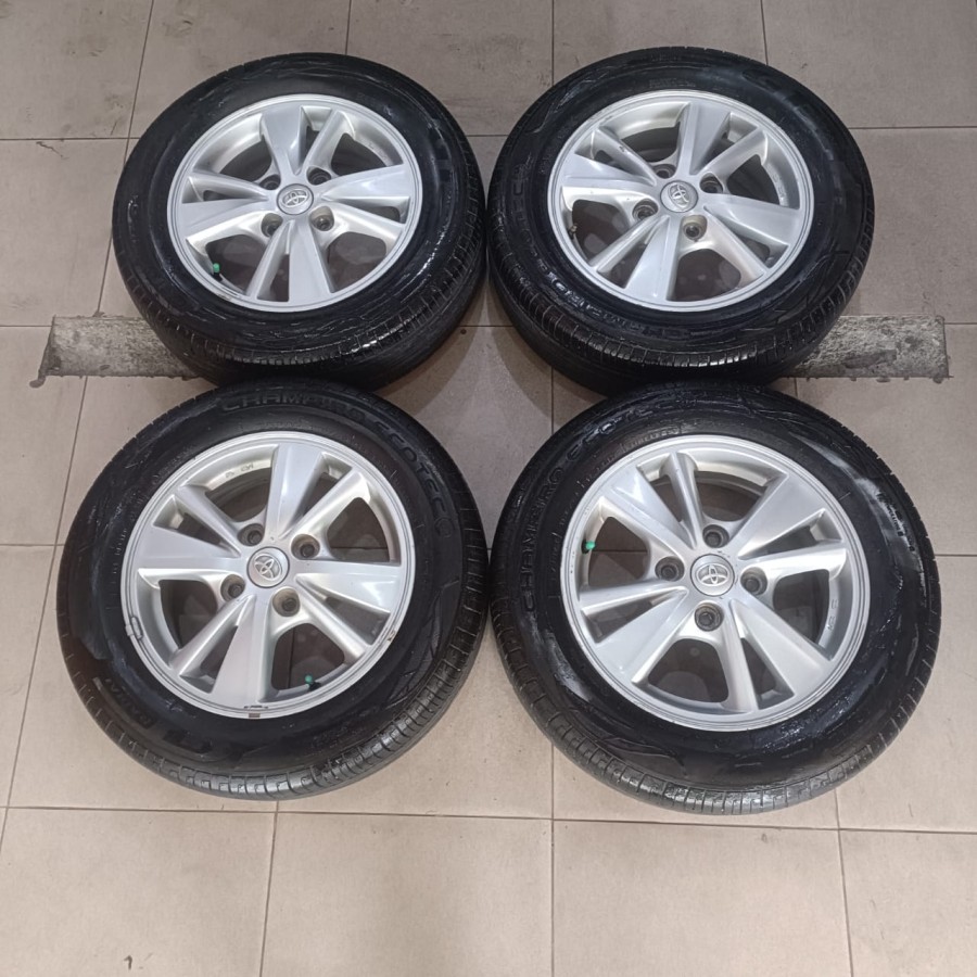 Velg Mobil Bekas Ori Avanza Veloz Ring 15 Lebar 5 Pcd 4x114 + Ban 185/65 R15