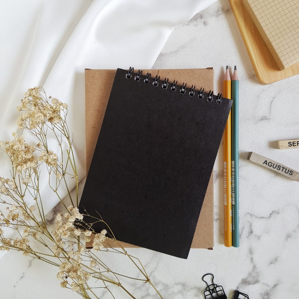 

WATERCOLOR SKECTHBOOK A6 / BUKU GAMBAR SKETSA A6/WATERCOLOR BLACK COVER / CRAFT COVER