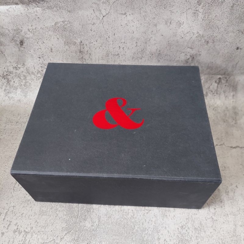 

Gift box hard box Souvenir box black Kotak Kado 26x21x10 PR PACKAGE HAMPERS