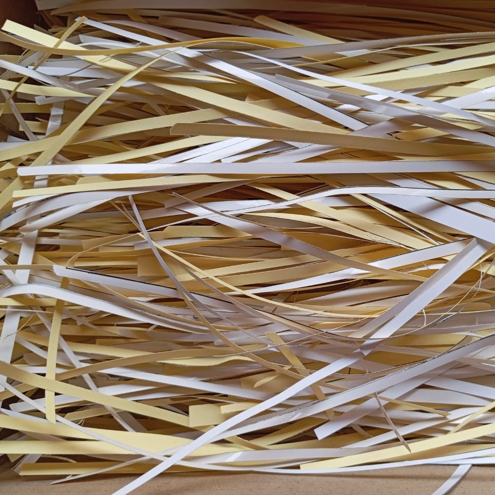 

100 Gram Kertas Serut / Shredded Paper / Kertas Cacah / Bahan Grease Proof / Kertas untuk Packing Hampers