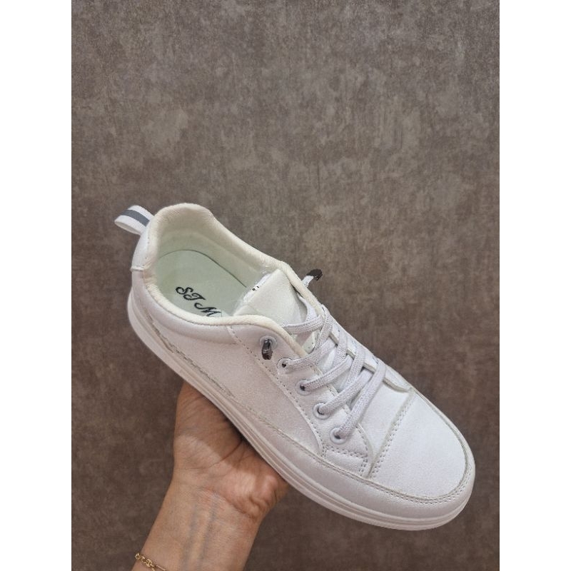 Sepatu Sneakers St Moritz