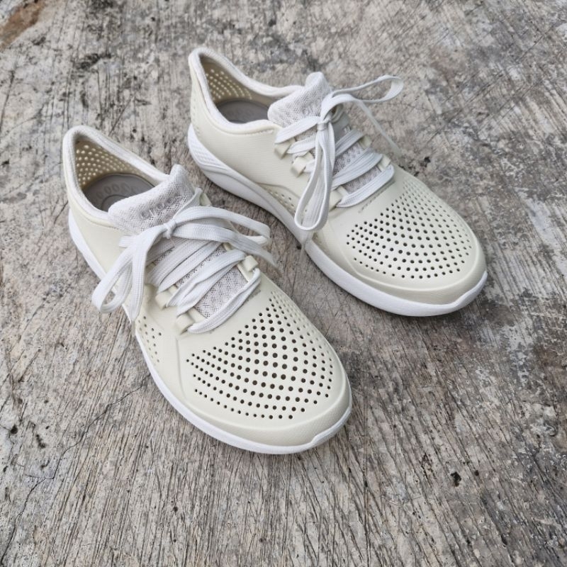 sepatu crocs literide pacer wanita