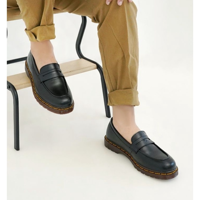 Telah Hadir sepatu pantofel pria sepatu slip on pria sepatu penny loafer docmart sepatu kerja pria k