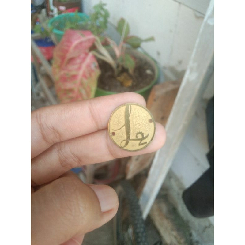 

label plat hijab dari gold & silver bentuk custom