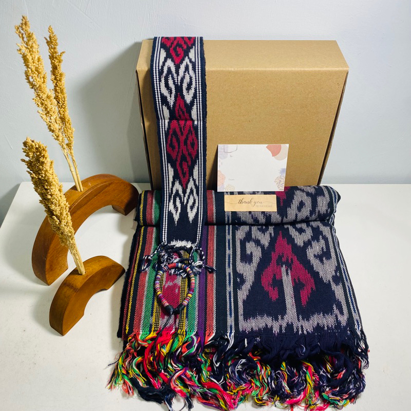 HAMPERS GIFT BOX KAIN TENUN DAYAK SINTANG KALIMANTAN BARAT