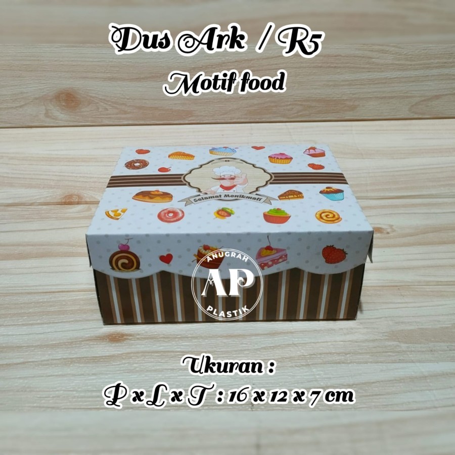 

Dus Kue R5K Motif uk 16 x 12 x 7 cm / Dus ARK Motif Cake PER PACK