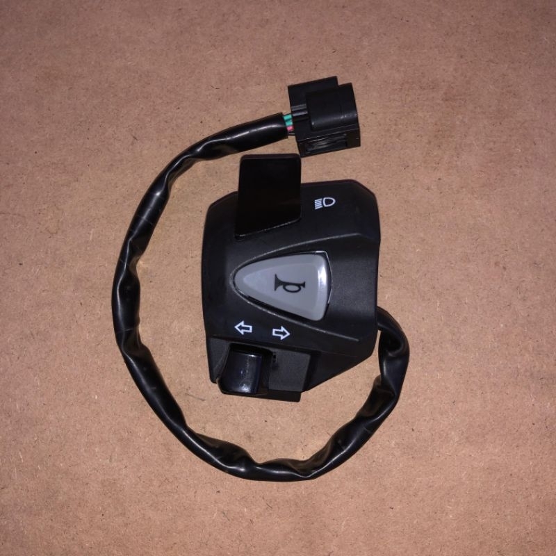 SAKLAR KIRI LOKAL KNZ PNP 100% KE VARIO 160 ABS CBS