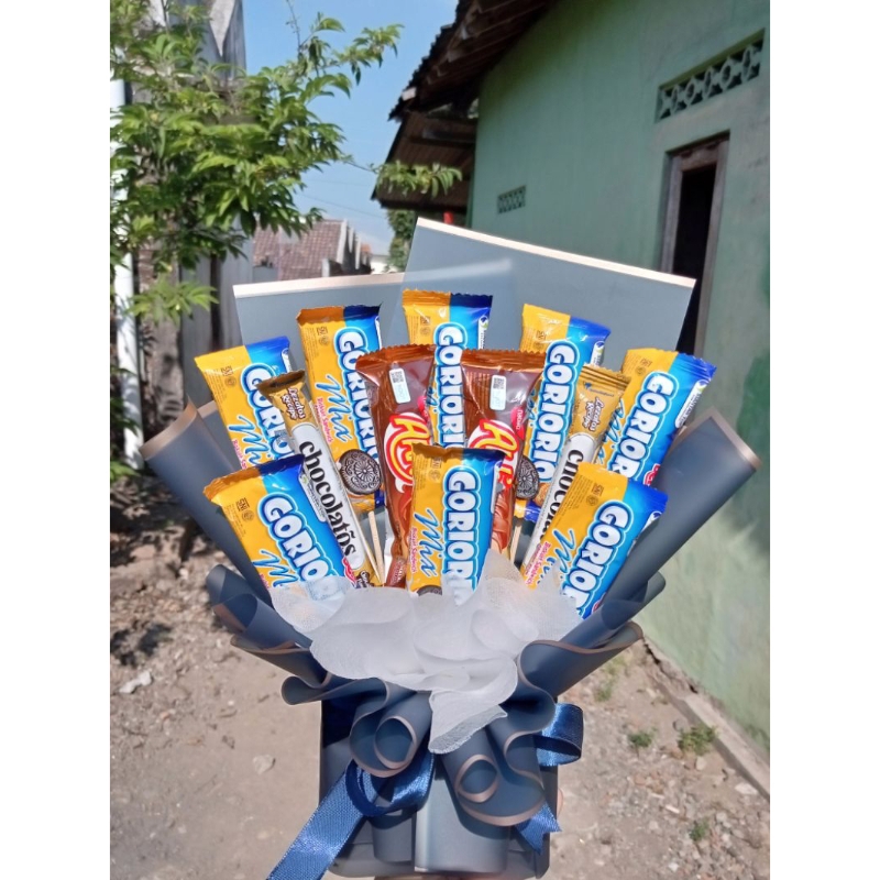 

BUCKET SNACK WISUDA SEMPRO ULANGTAHUN / BUKET SNACK WISUDA / SNACK BOUQUET / BUKET JAJANAN / BUCKET SNACK SOLO JOGJA KLATEN / HAMPERS SNACK