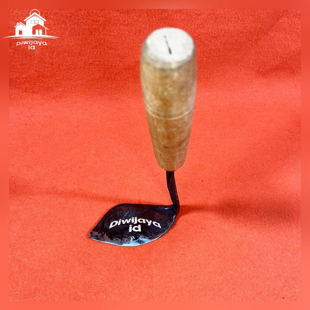 Gatul Gulma Rumput Liar Asli baja per - Cangkul Miring Dangir - Koret Rumput Produksi Pande Jawa