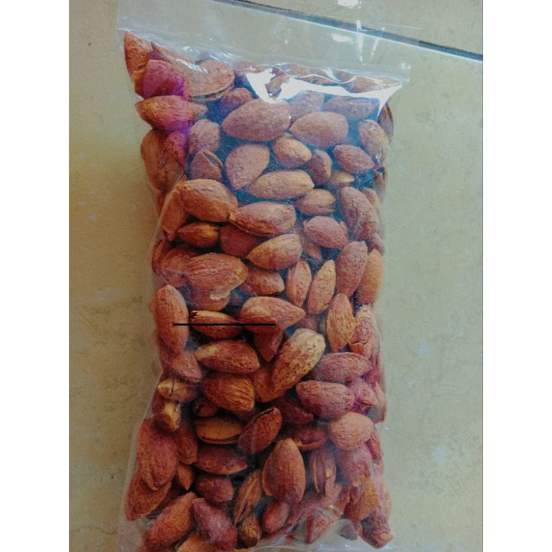 

Kacang Almond Premium