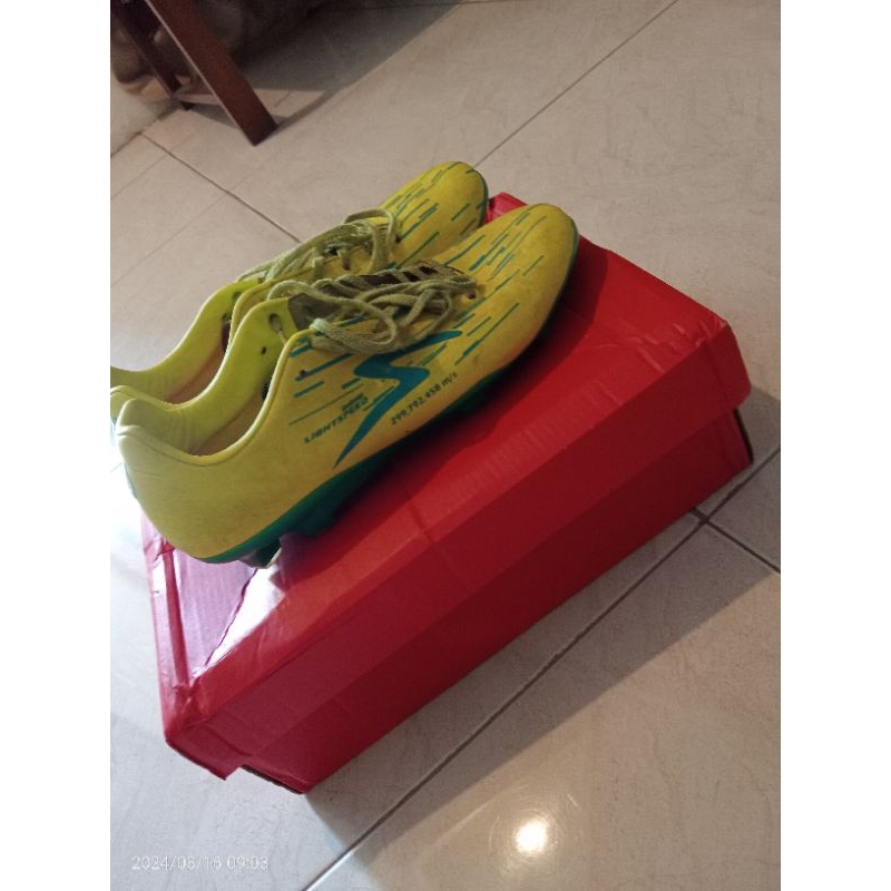 sepatu bola specs lightspeeed reborn UK 39 warna hijau