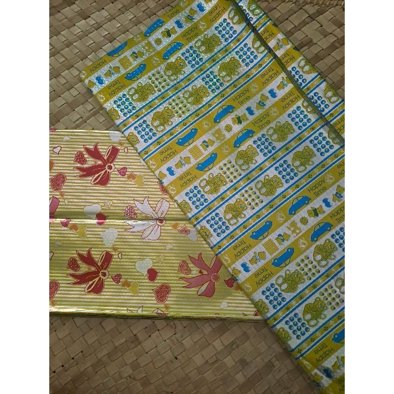 

minimal 5 lembar plastik kado hologram tipis free bubblewrap