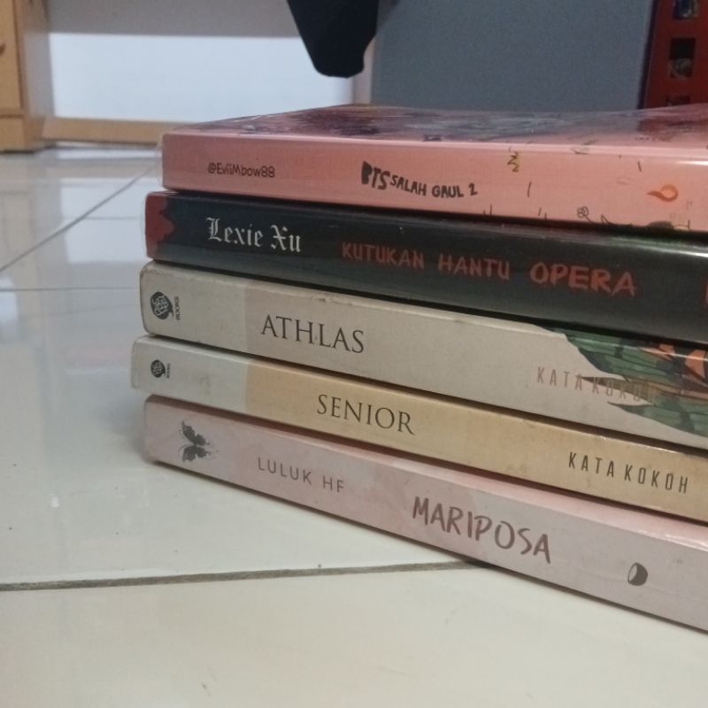 OBRAL PRELOVED NOVEL ORI WATTPAD REMAJA MARIPOSA SENIOR ATHLAS BTS SALAH GAUL 2 LEXIE XU OMEN #5