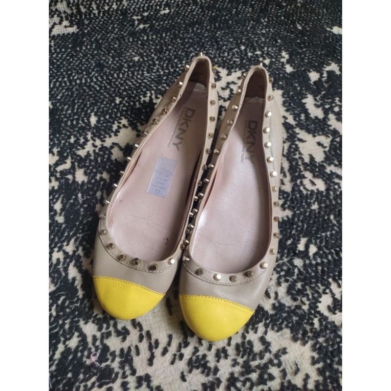 DKNY flat shoes preloved