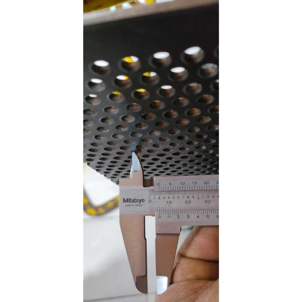 120x60 Cm Plat besi Lubang 5 mm , 6 mm , 7 mm tebal 2 mm (kode08.03.17.08.24)