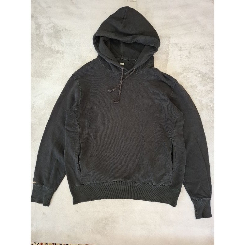 HOODIE UNIQLO - HITAM sz L