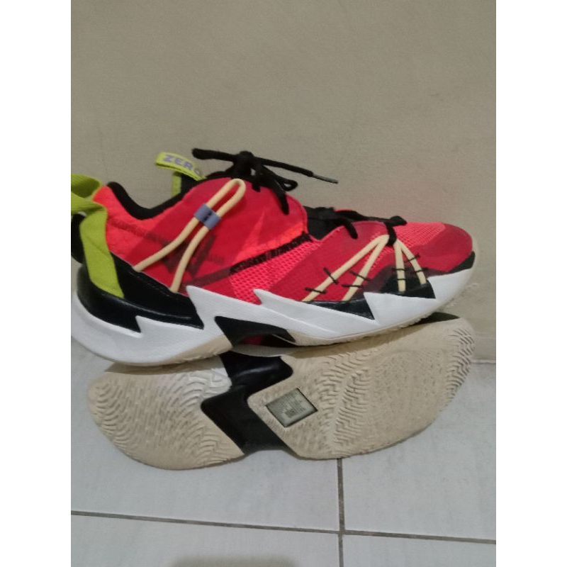 sepatu basket second 44.5