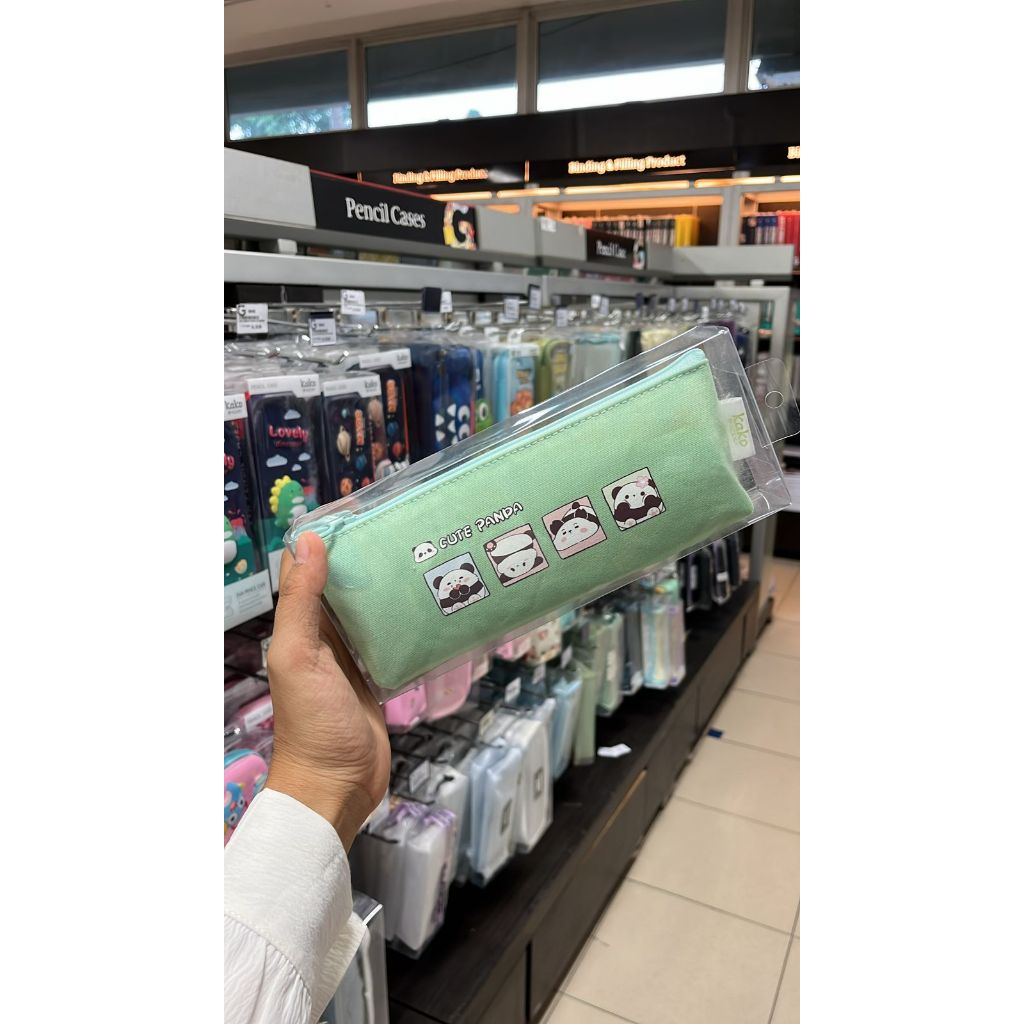 

Gramedia - KAKO CUTE PANDA TRAPEZOID PENCASE GREEN