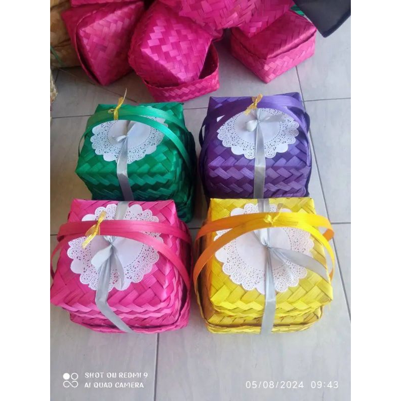 

besek jinjing susun isi 2 (fullset) free pita/besek hajatan/besek hias/besek berkatan.. ,ukuran atas 18x18 ; bawah 20x20 cm