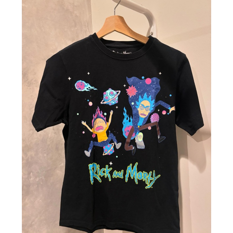 Baju RICK & MORTY Hitam *PULL & BEAR*