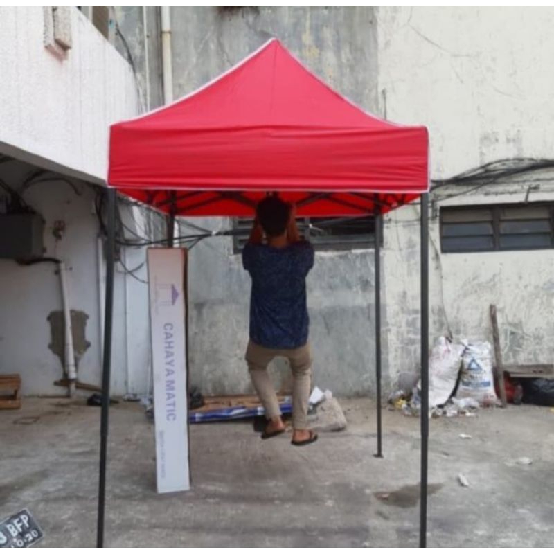 Tenda lipat 1.5x1.5 rangka hitam