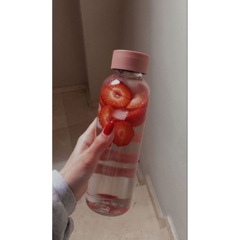 

infused water - stoberi