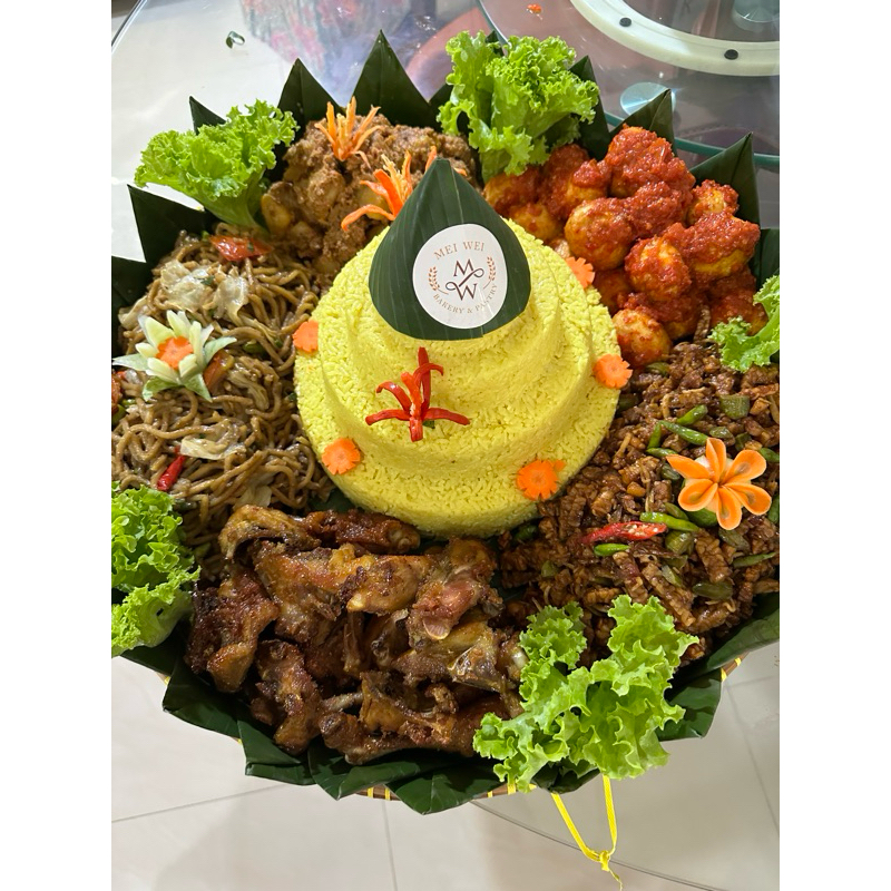 

Nasi Tumpeng