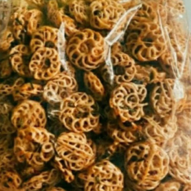

KERUPUK MAWAR PEDAS RASA DAUN JERUK 2RIBUAN