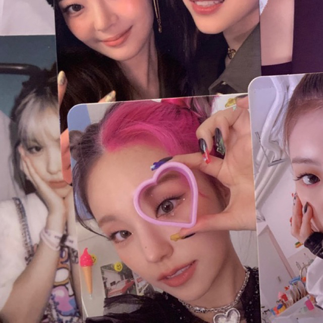 ITZY CRAZY IN LOVE & SNEAKERS Photocard Polaroid Standee