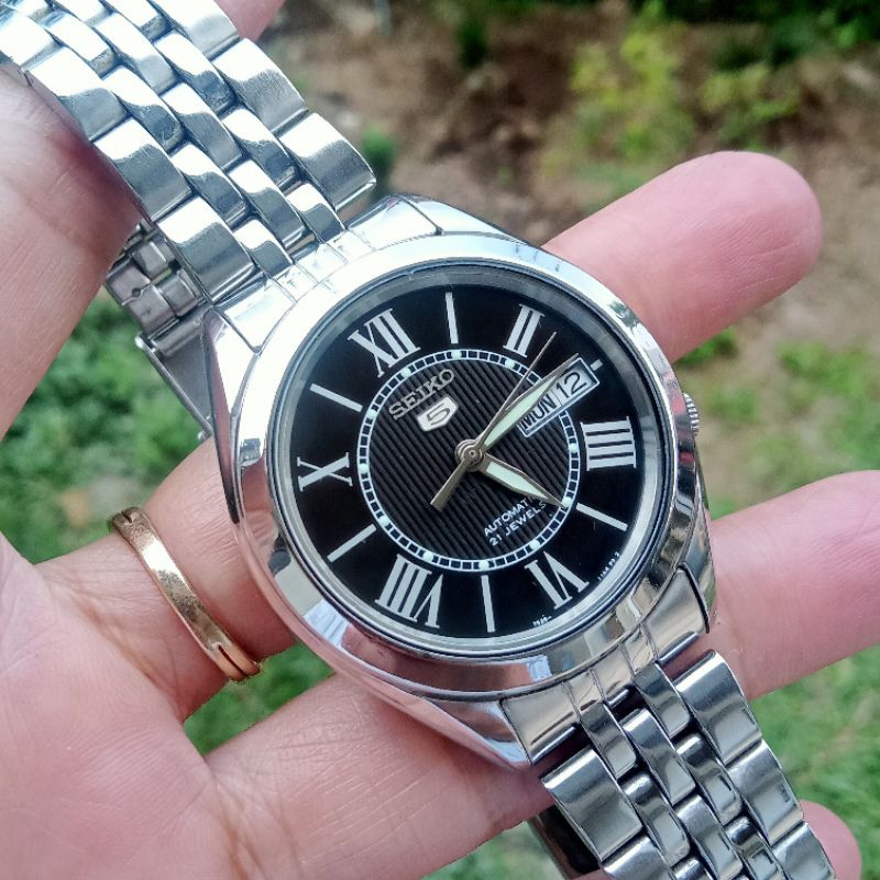 Seiko Automatic cal 7s26-03V0 Roman DialBlack Tekstur Dial