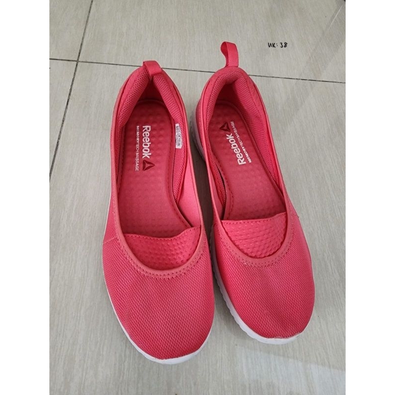 [PRELOVED  - ORIGINAL] REEBOK SEPATU WANITA WARNA MERAH UKURAN 38