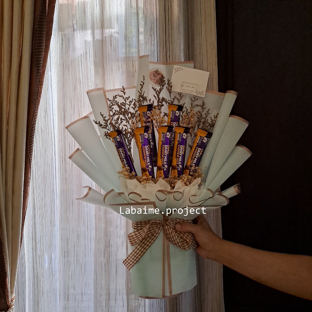 

Buket Snack Coklat | Buket Coklat | Buket Cadbury | Buket Silverqueen | Bunga Kering | Bunga Palsu