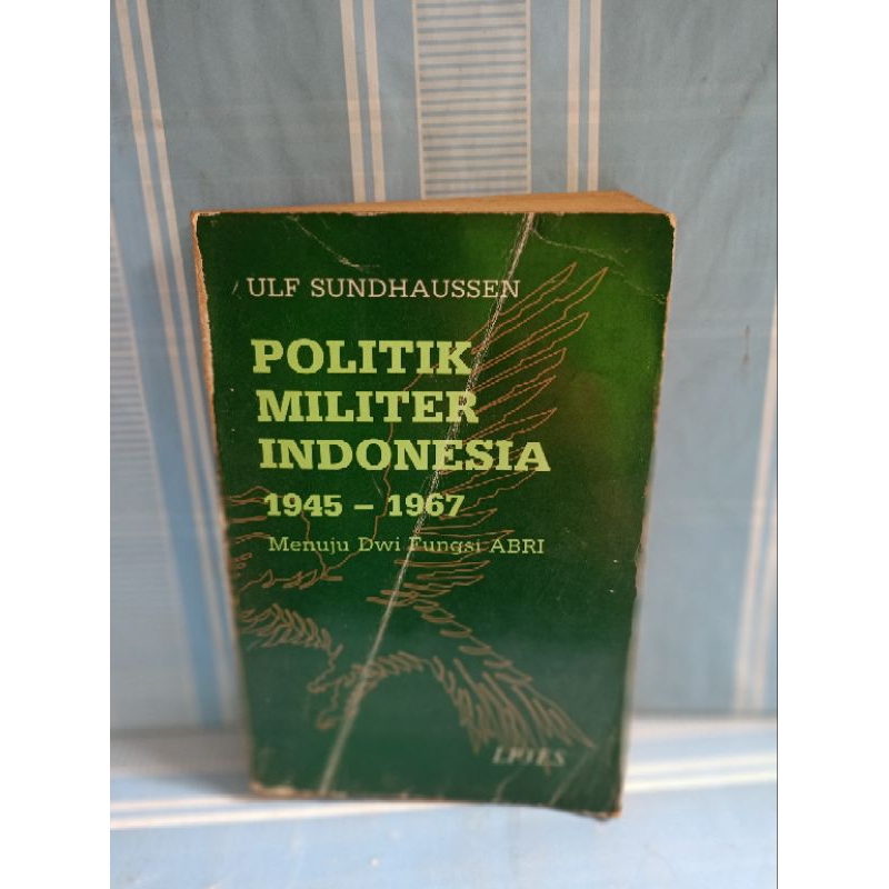 POLITIK MILITER INDONESIA 1945-1967 by ulf sundhaussen