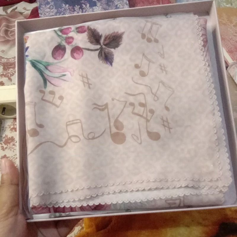 Nada fis preloved buttonscarves