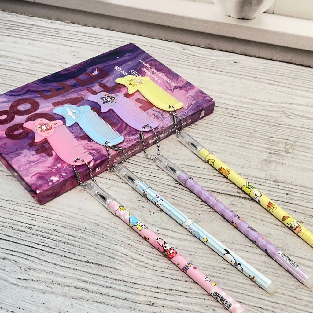 

Pulpen Gel Gantungan Sisir Sanrio - pena lucu pen gel bolpoin bisa dihapus bulpen warna warni unik alat tulis hadiah anak sekolah & kantor stationery cute karakter kartunPulpen Gel Gantungan Sisir Sanrio - pena lucu pen gel bolpoin bisa dihapus bulpen war