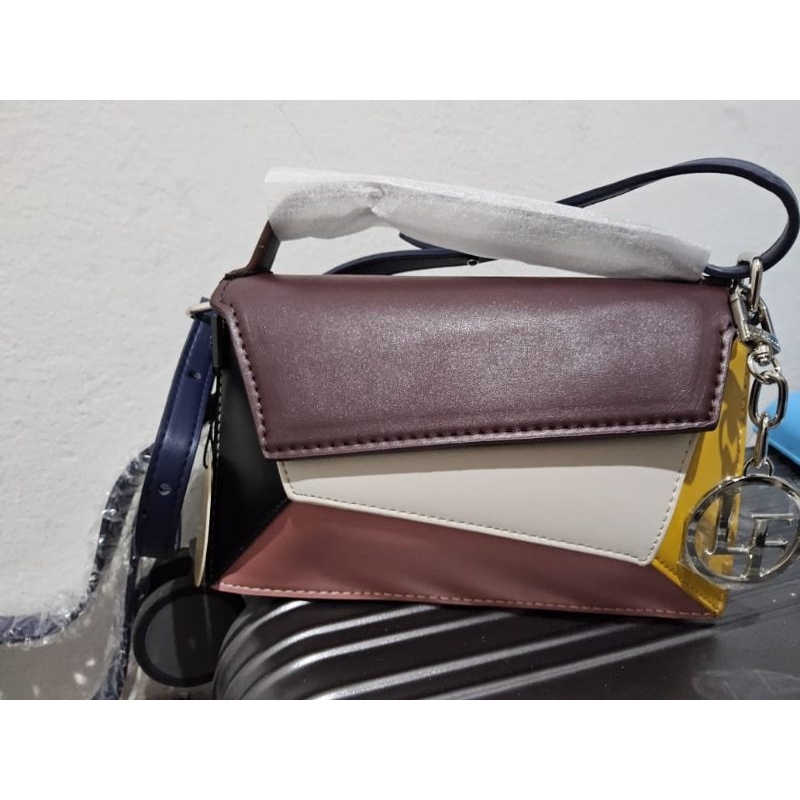 Les Femmes sling bag