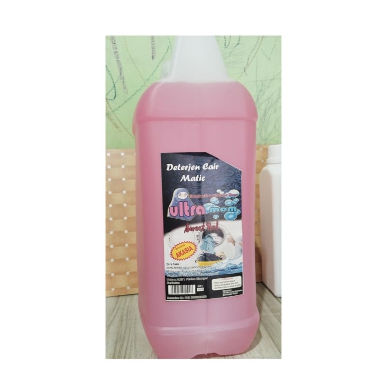 deterjen cair ultra moom 5 liter aroma akasia