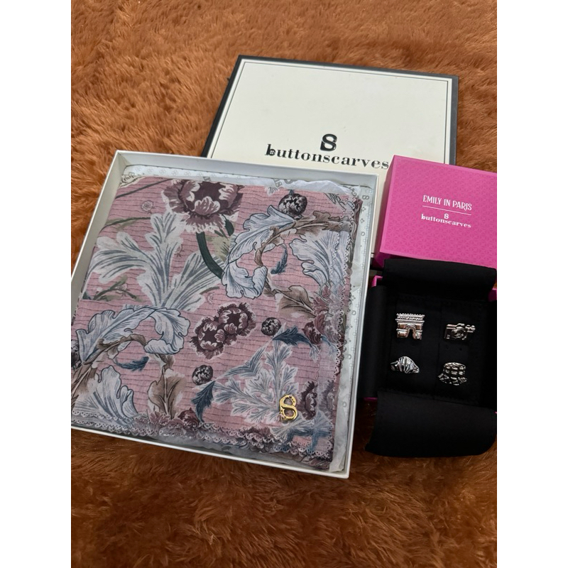 The Royale series Pink Buttonscarves