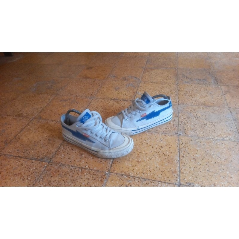 sepatu snekers external